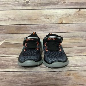 Sport boys tennis shoes size 6 NWT
